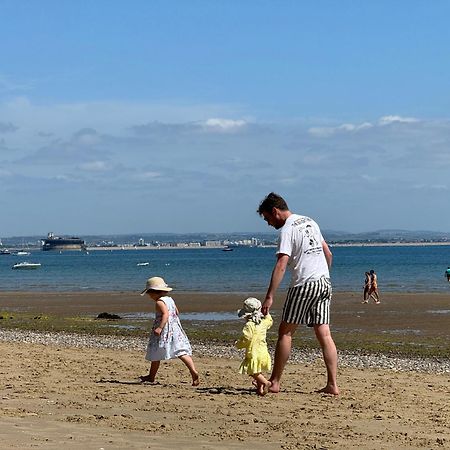Trafalgar, Lovely Ground Floor Flat With Outside Patio Garden, Minutes Walk To Seafront Seaview Buitenkant foto