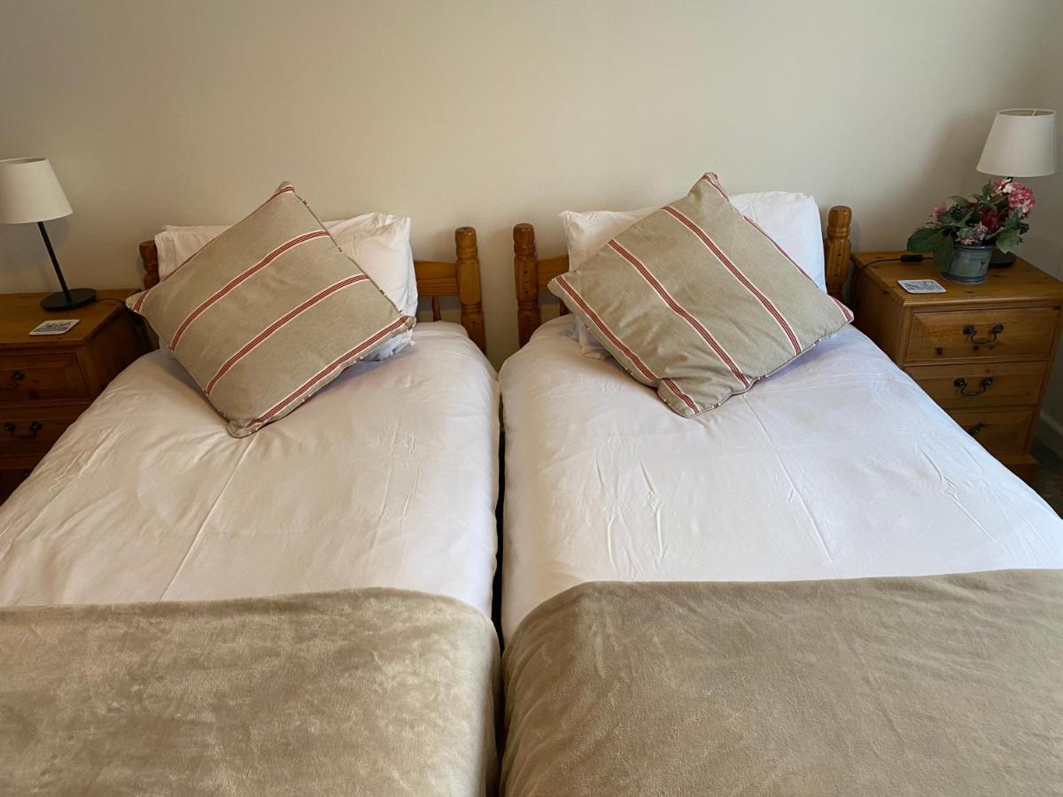 Trafalgar, Lovely Ground Floor Flat With Outside Patio Garden, Minutes Walk To Seafront Seaview Buitenkant foto