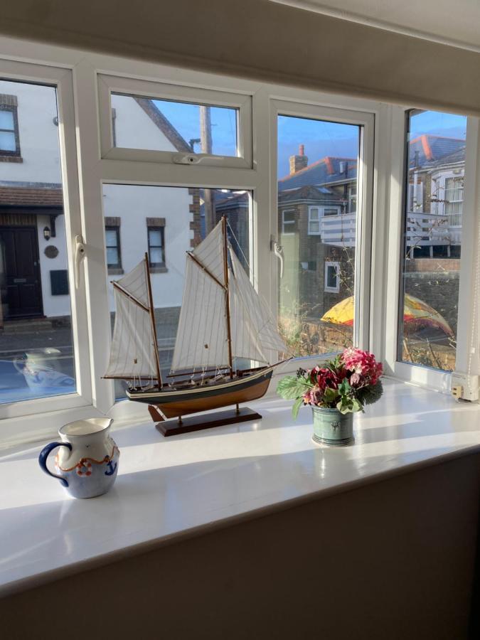 Trafalgar, Lovely Ground Floor Flat With Outside Patio Garden, Minutes Walk To Seafront Seaview Buitenkant foto