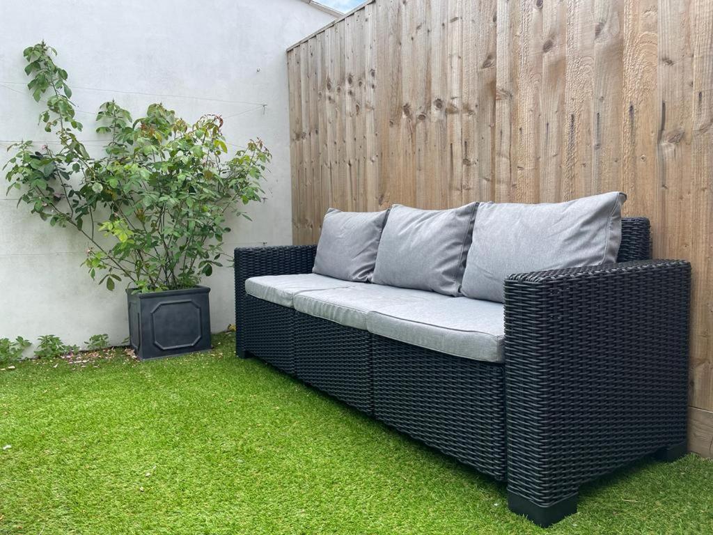 Trafalgar, Lovely Ground Floor Flat With Outside Patio Garden, Minutes Walk To Seafront Seaview Buitenkant foto