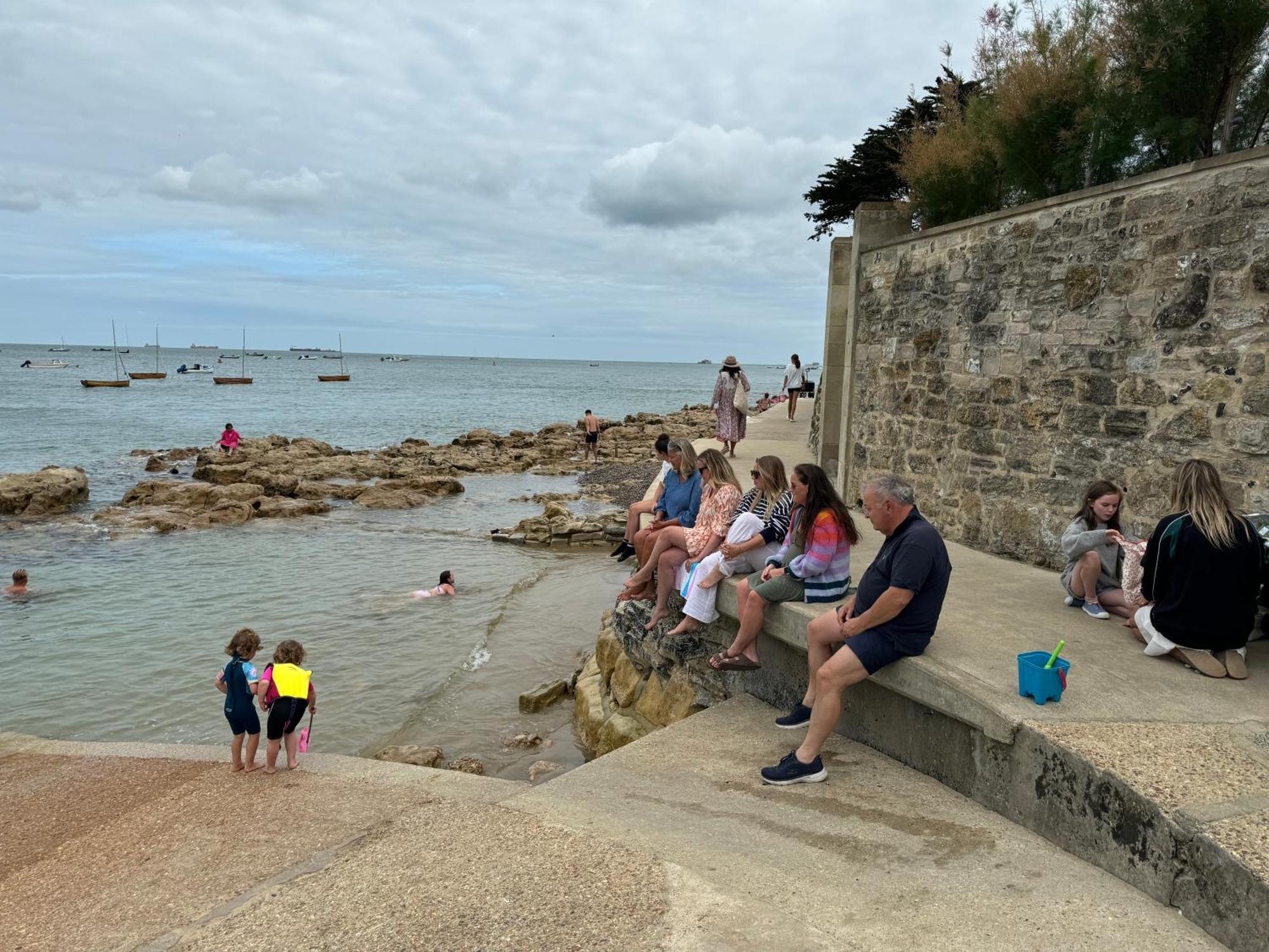 Trafalgar, Lovely Ground Floor Flat With Outside Patio Garden, Minutes Walk To Seafront Seaview Buitenkant foto
