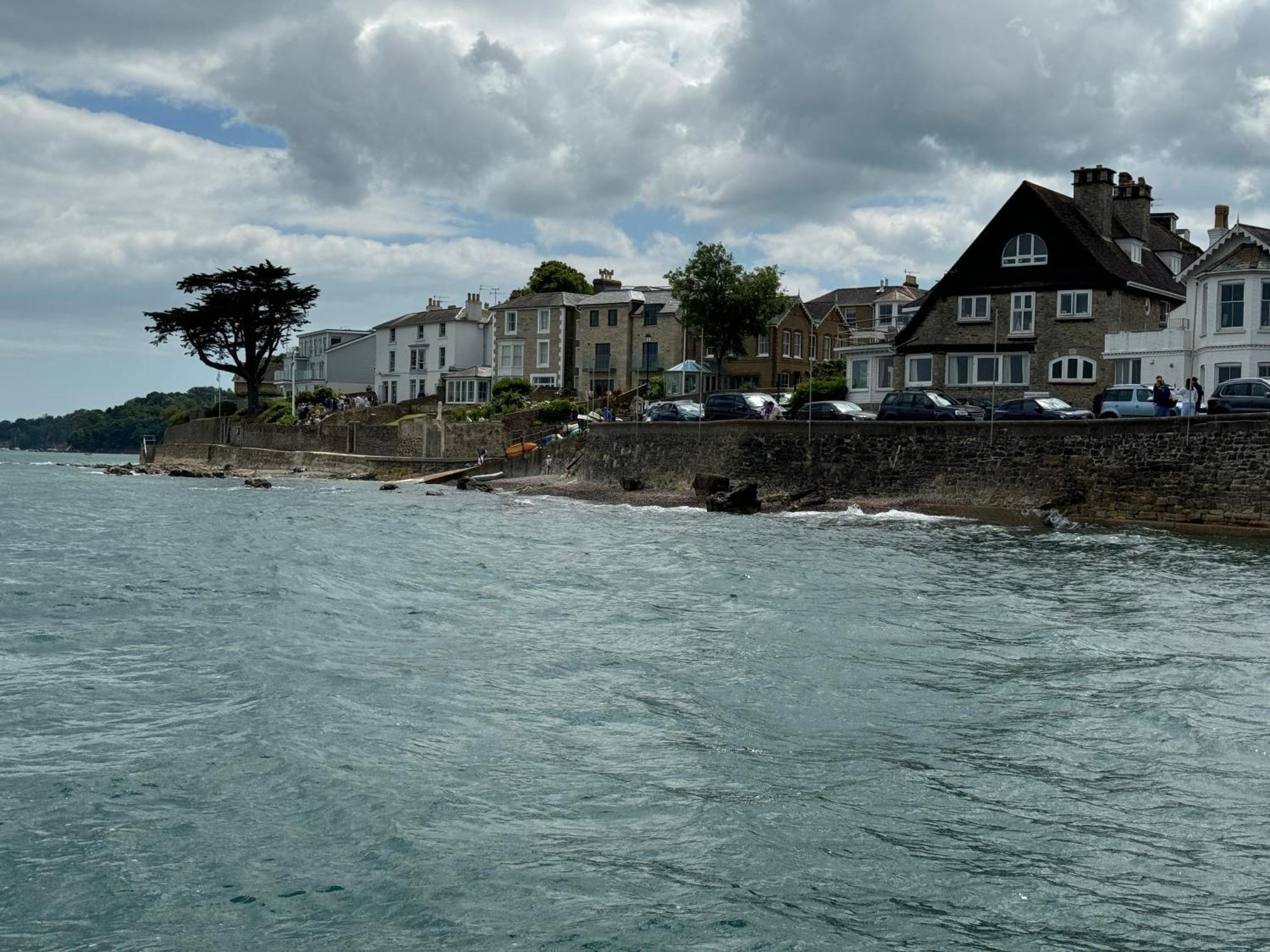 Trafalgar, Lovely Ground Floor Flat With Outside Patio Garden, Minutes Walk To Seafront Seaview Buitenkant foto
